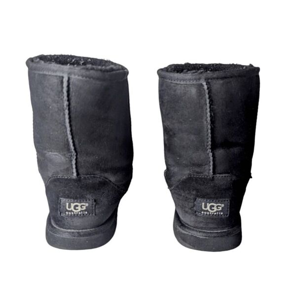 UGG Classic Short "Black" Winter Boot Size 6 - Picture 5 of 8